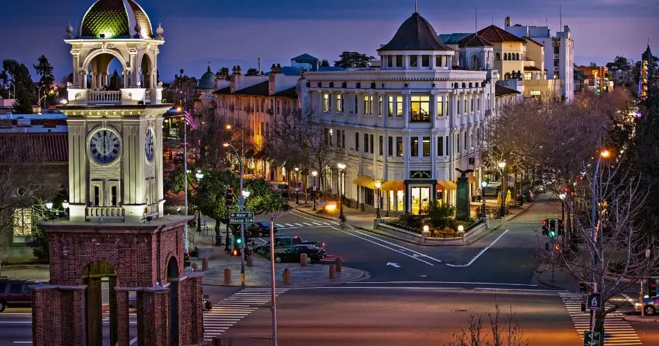 Santa Cruz Travel Guide: A Complete First-Time Visitor’s Guide